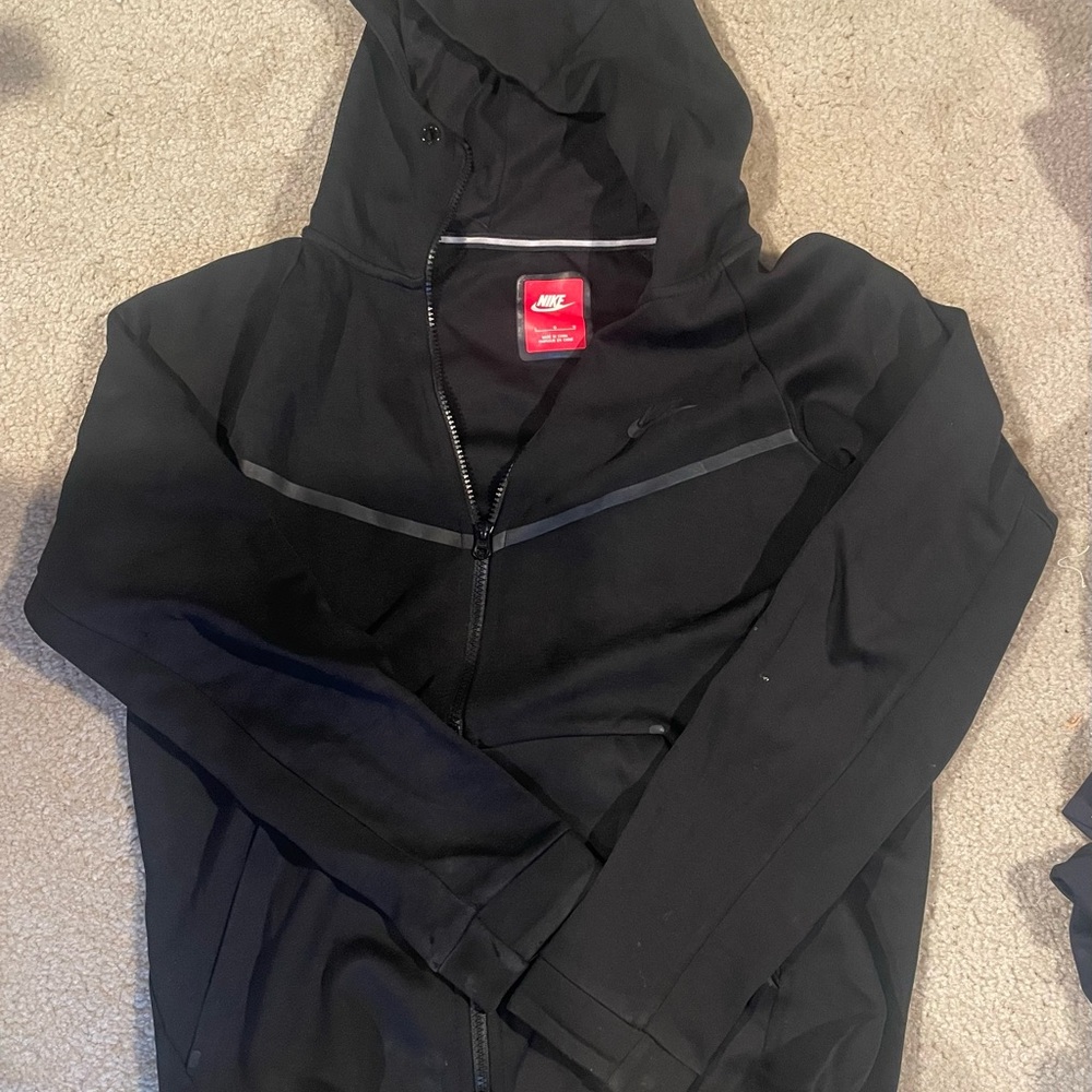 Nike Men's Black Jacket with hood